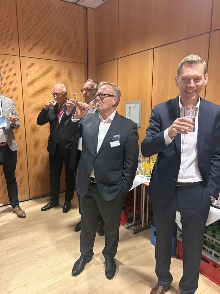Gespräche beim Sektempfang
